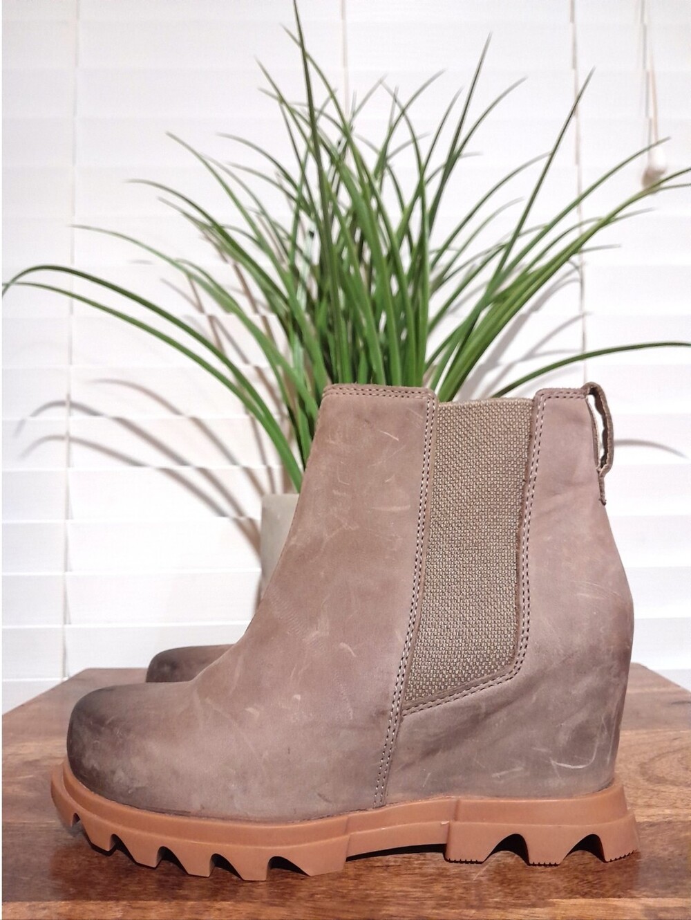 Sorel Joan Of Arc 3 Leather Boots Gray Hidden Wedge Sz 6 Womens Worn Look Style